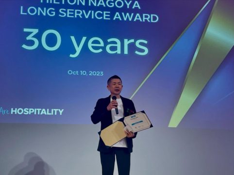 ヒルトンホテル勤続30年表彰の写真