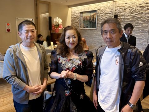 あべ静江さん、チーズのおうちでライブ