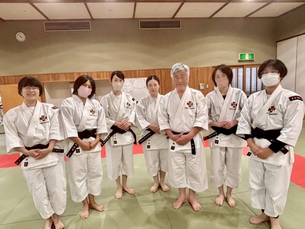 女性や子供をはじめ、幅広い世代が共に学ぶことができるのも少林寺拳法の魅力です。